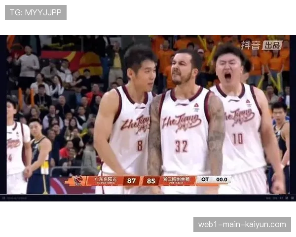 约克绝杀前持球未出界 官方回放角度不足埋隐患 约克绝杀前持球未出界 官方回放角度不足埋隐患