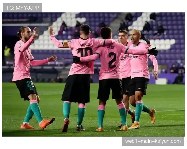 欧冠防守结构判罚 三中卫体系与犯规动作分析